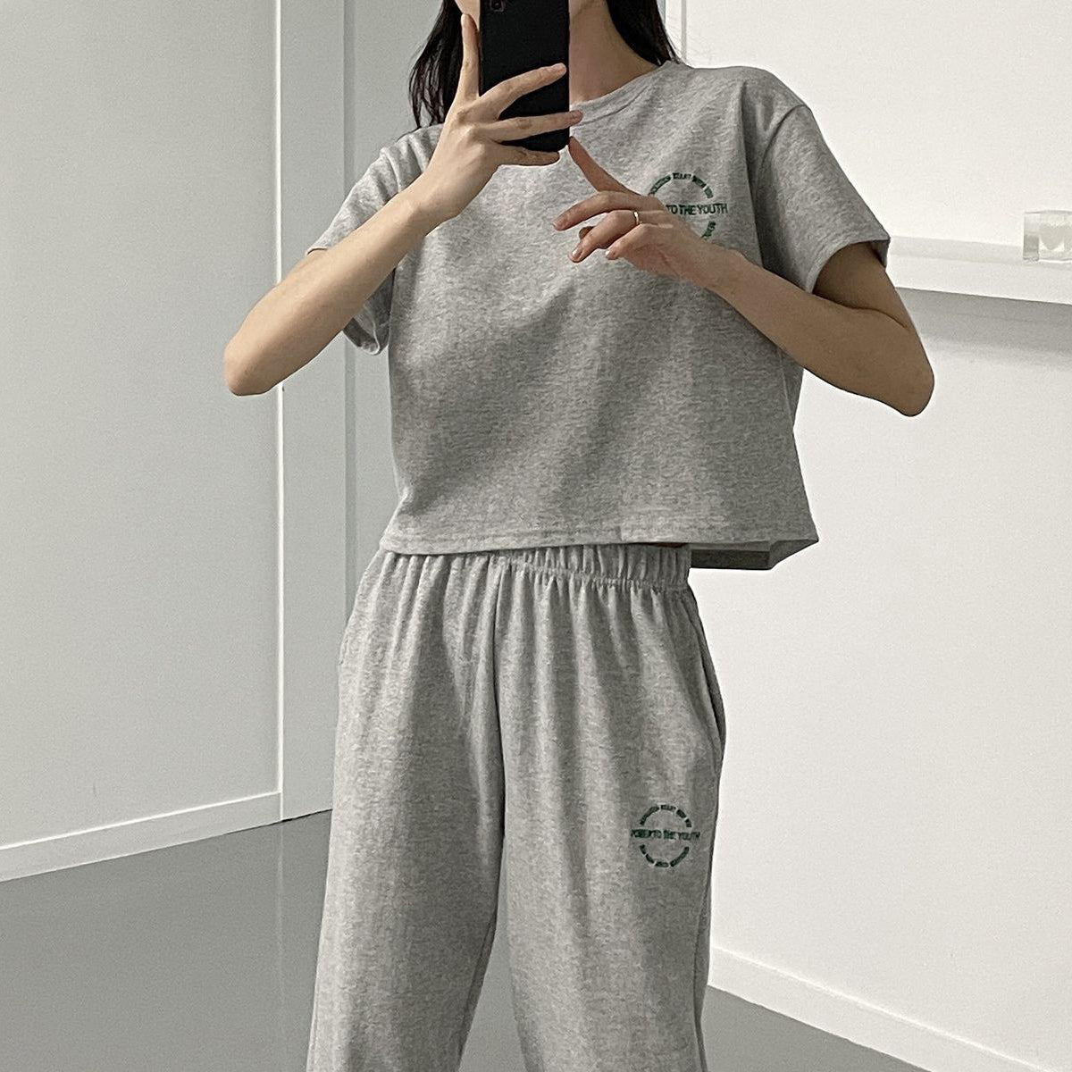 POWER TO THE YOUTH刺繍 クロップトレーニングセットアップ