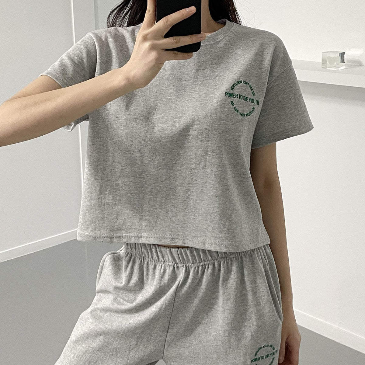 POWER TO THE YOUTH刺繍 クロップトレーニングセットアップ