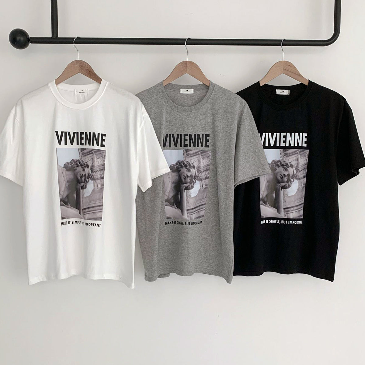 VIVIENNE Tシャツ