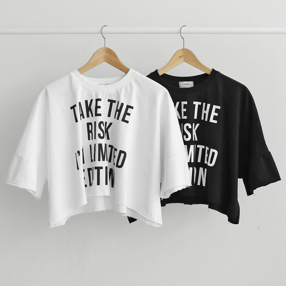 IM LIMITED クロップTシャツ
