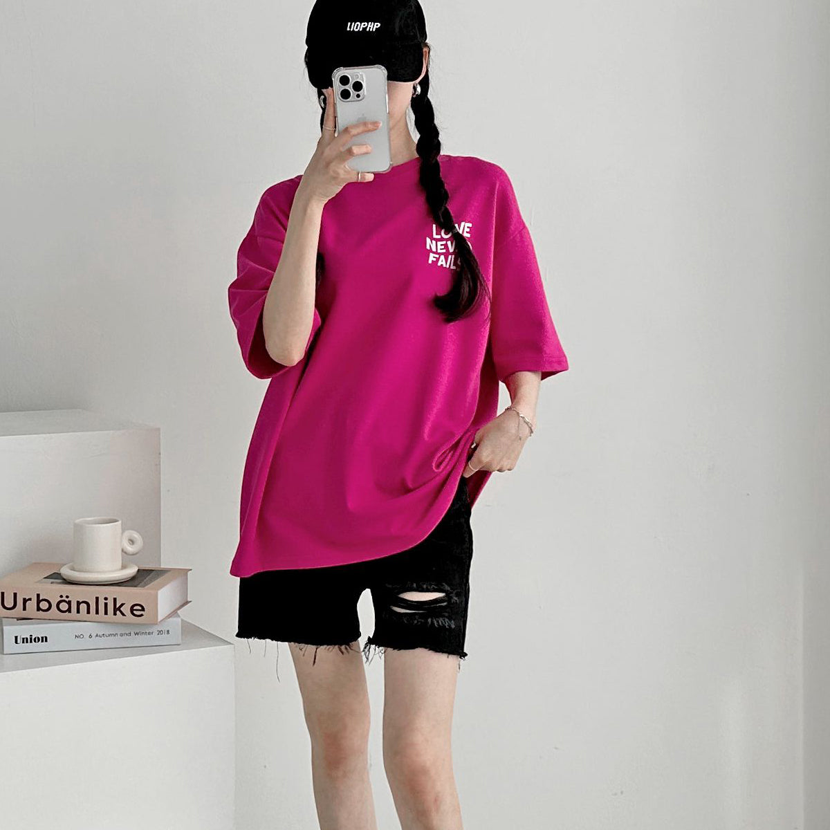 LOVE NEVER FAILS Tシャツ