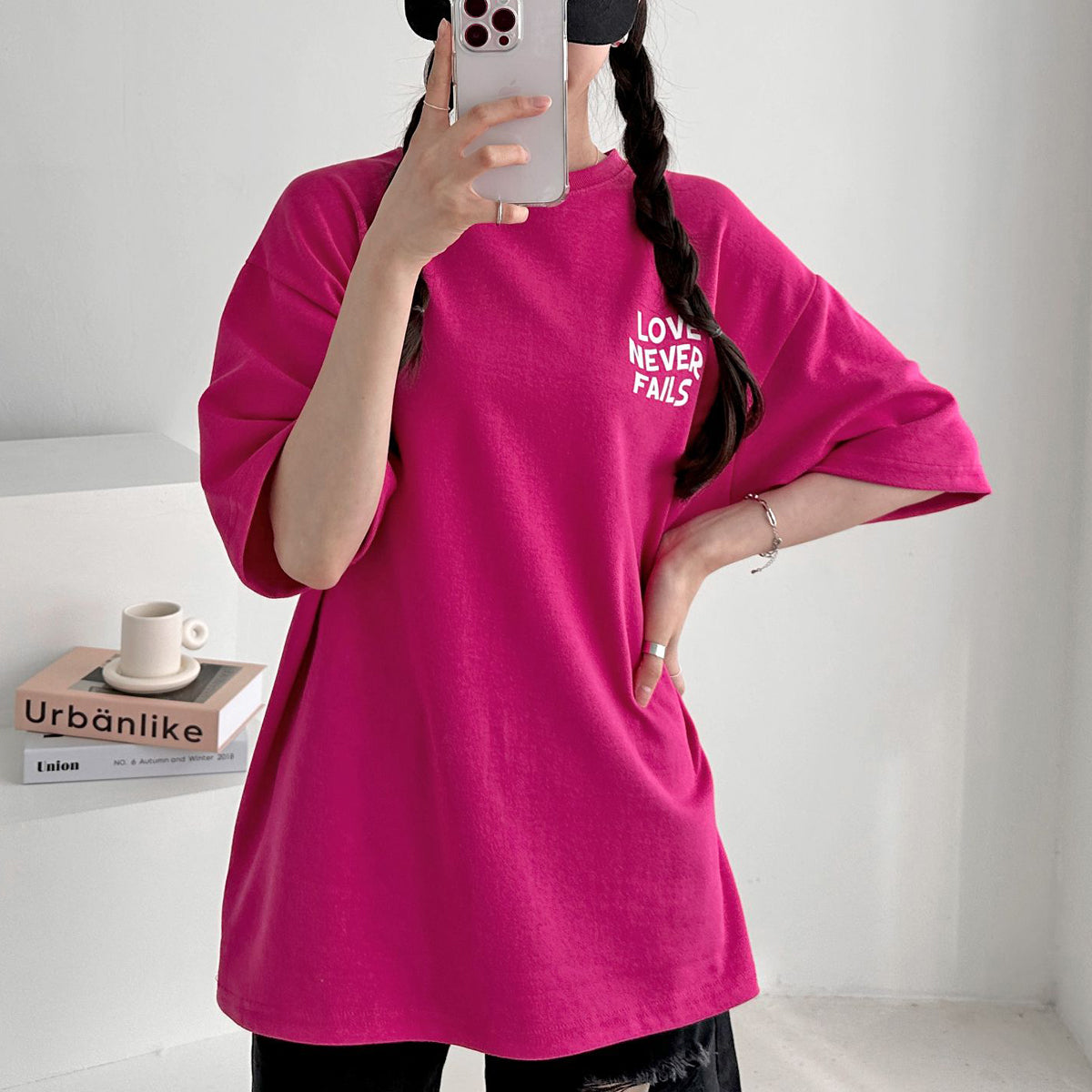 LOVE NEVER FAILS Tシャツ