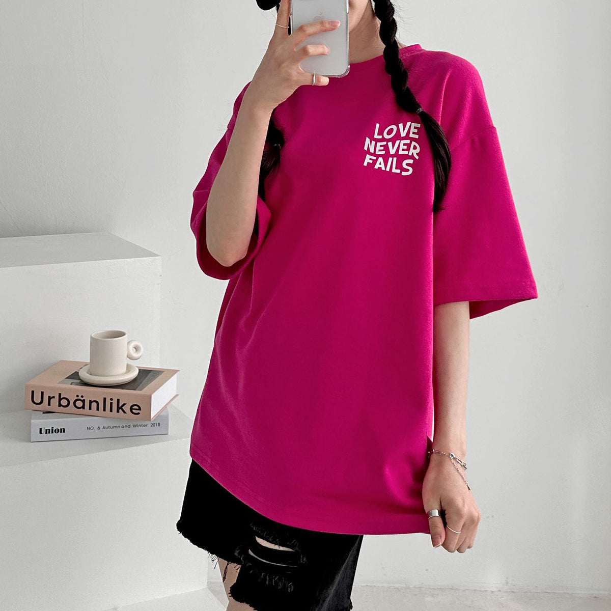 LOVE NEVER FAILS Tシャツ